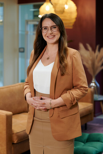 Sesja wizerunkowa dla du偶ej korporacji - zaprezentuj swoje warto艣ci i misj臋, przyci膮gaj膮c nowych klient贸w i pracownik贸w