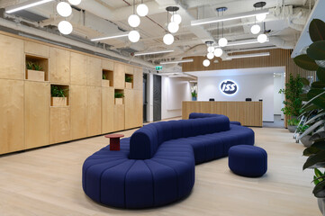 Biuro z du偶膮 ilo艣ci膮 艣wiat艂a naturalnego - miejsce dla tych, kt贸rzy ceni膮 sobie zdrowe 艣rodowisko pracy"