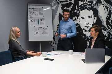 Sesja zdj臋ciowa dla korporacji - uwiecznij najwa偶niejsze momenty i wydarzenia, tworz膮c unikaln膮 histori臋 Twojej firmy