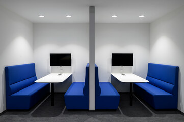 Biuro z nowoczesnymi urz膮dzeniami - miejsce, gdzie praca staje si臋 przyjemno艣ci膮